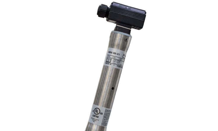 Sonde de niveau à conductivité Gestra NRG 26-21 avec boîtier de connexion supérieur.