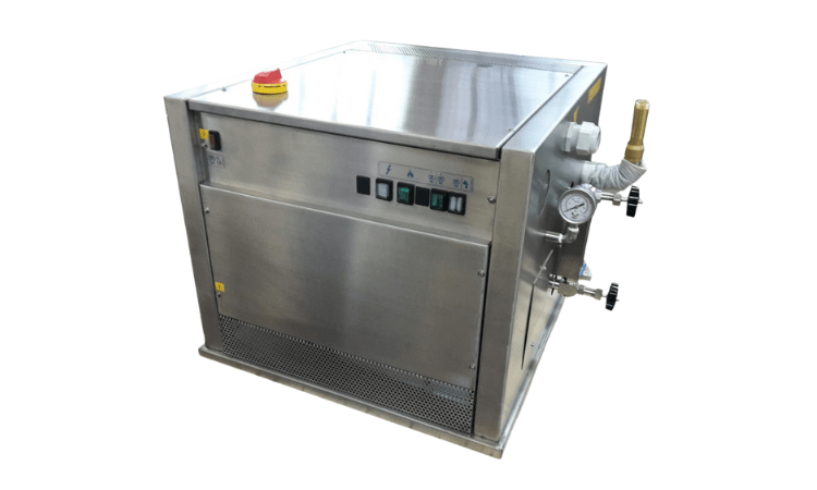 Chaudière vapeur électrique 60kW série MAXI/CA60 compacte en acier inoxydable avec des commandes et des raccords.