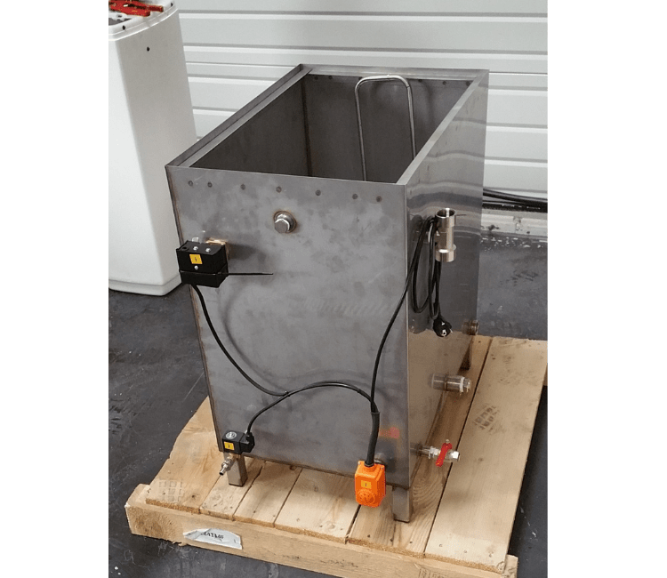 Cuve à condensats en acier inoxydable.