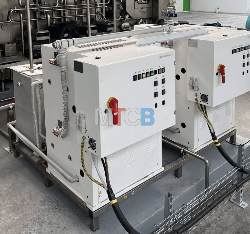 Skid vapeur électrique industriel autonome avec chaudière et équipements auxiliaires.