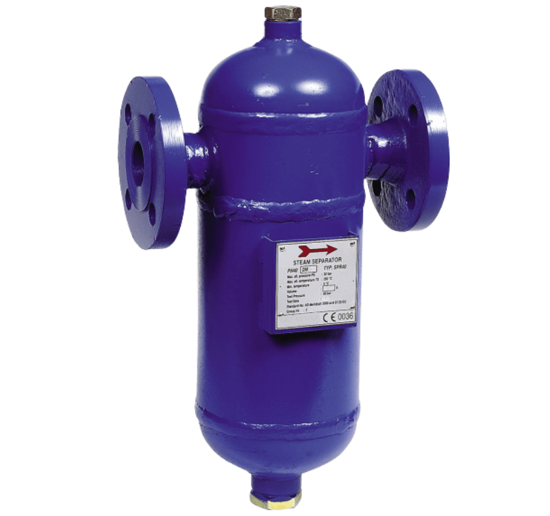 Un séparateur de vapeur industriel cylindrique de couleur bleue, avec de grandes brides aux extrémités latérales et une étiquette technique.